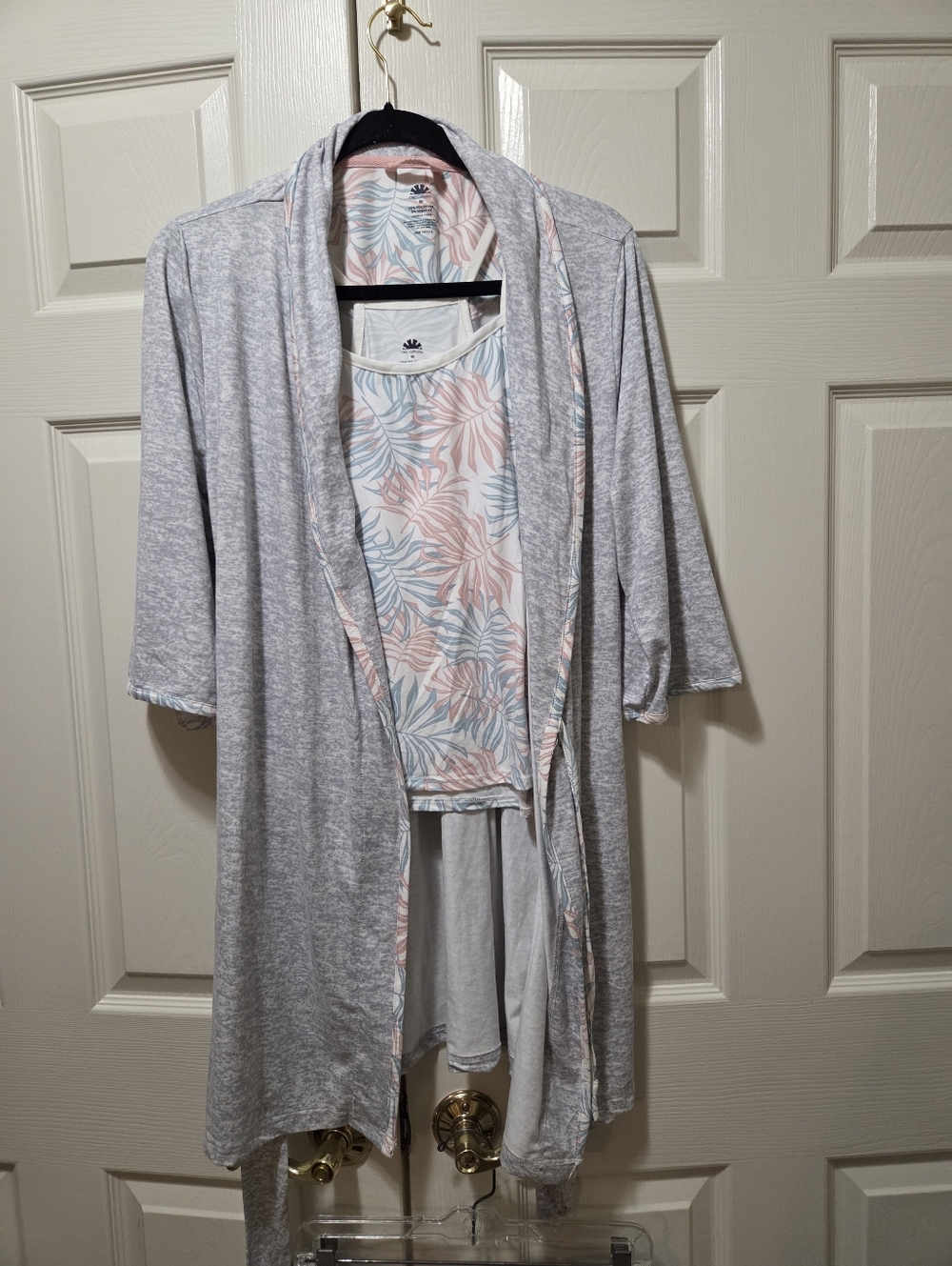 C&C California Robe & Pajama Set - Med - Picture 2 of 6